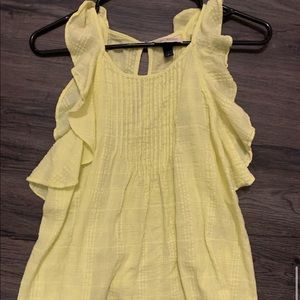 yellow tank with detail